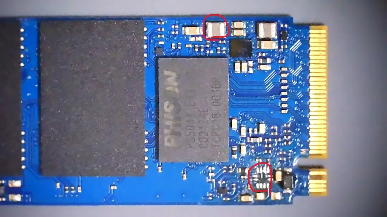 Phison PS5013-E13 を搭載したM.2 SSD基板の全体